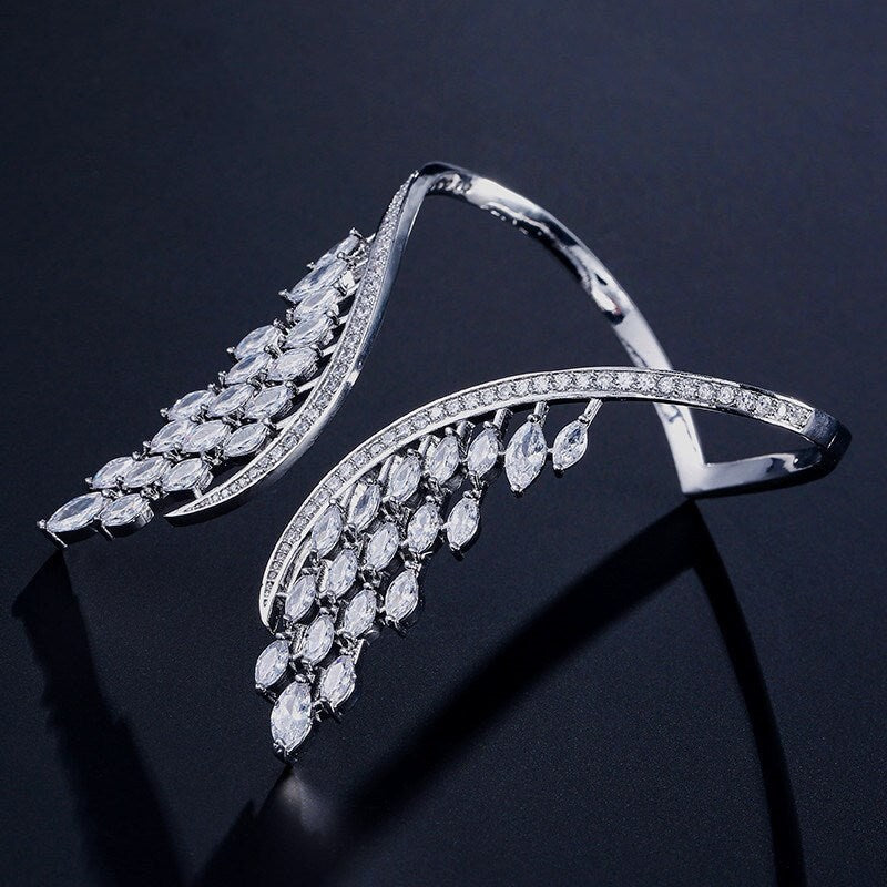 18k White Gold Plated Angel Wings Bracelet - Cubic Zirconia Luxury Bangle